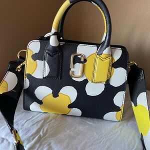 Marc Jacobs
Big Shot leather handbag